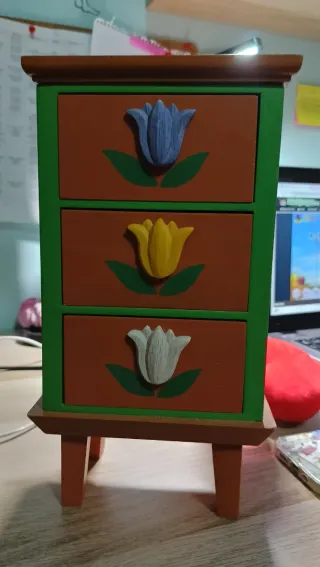 Joyero de madera con 3 cajones