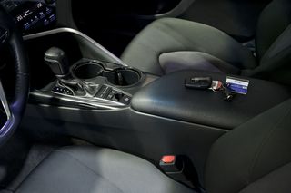 Toyota Camry   2.5 220H Advance