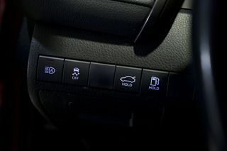 Toyota Camry   2.5 220H Advance