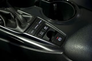 Toyota Camry   2.5 220H Advance