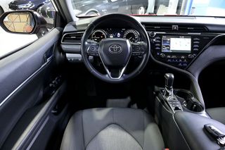 Toyota Camry   2.5 220H Advance