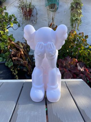 !OFERTON! Figura Kaws Sentado Triste 25cm
