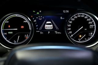 Toyota Camry   2.5 220H Advance