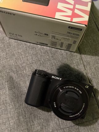 Sony ZV-E10 + Objetivo kit + Jaula Sirui