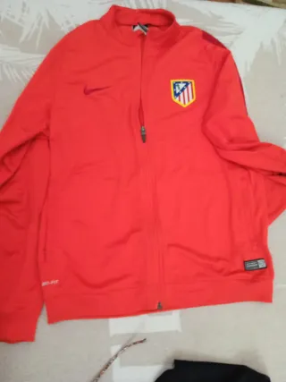 Chándal atlético de Madrid talla 12/13años