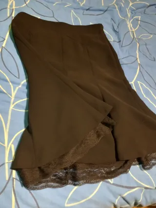 Falda negra con encaje Zara