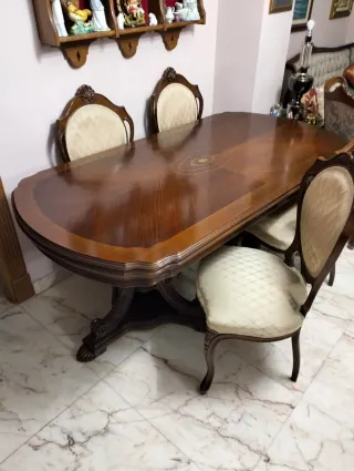 Mesa extensible clásica con 4 sillas y 2 sillones