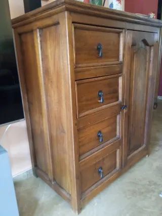 Armadio in legno massello