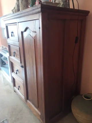 Armadio in legno massello