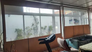 Toldos de terraza beige y transparentes