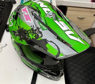 Casco de moto HEBO verde y negro