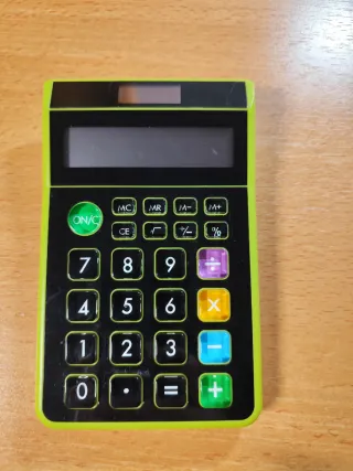 Calculadora básica verde y negra