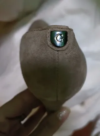 Zapatos de tacón Guess beige/gris