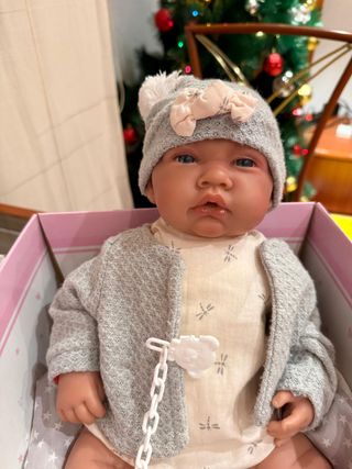 Bebé Reborn Antonio Juan con conjunto y chupete