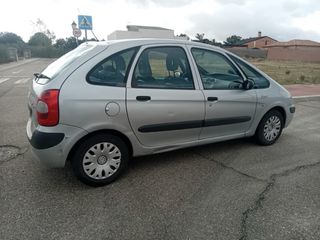 Coche bueno con etiqueta