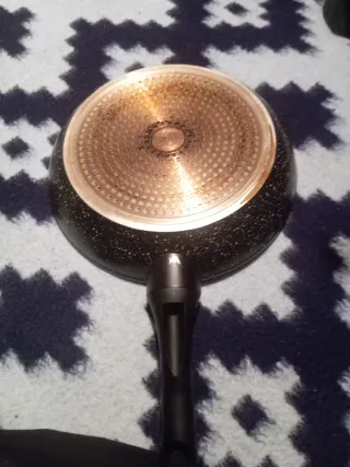 Sartén antiadherente negra y gris