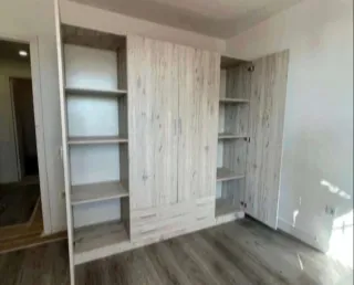 Armario modular madera beige y gris