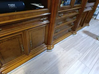 Mueble de salón madera y cristal