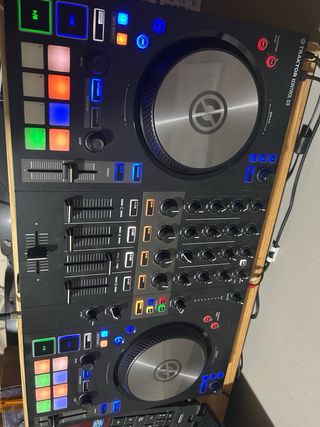 Controlador DJ Traktor Kontrol S3