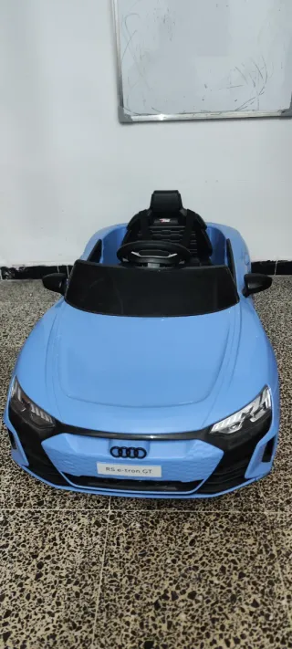 Coche eléctrico Audi RS e-tron GT para niños