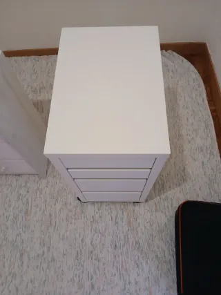 Cajonera MICKE IKEA blanca con ruedas