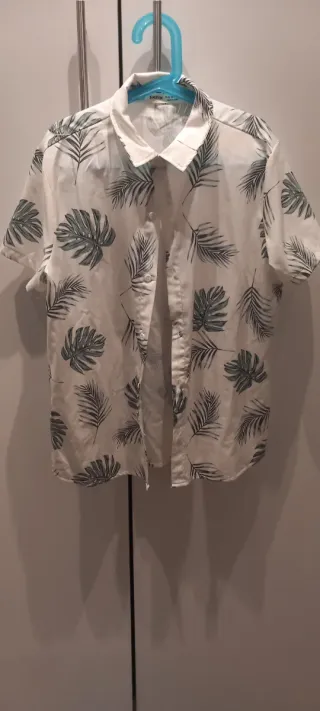 Camisa estampada hojas tropicales. Talla 11-12