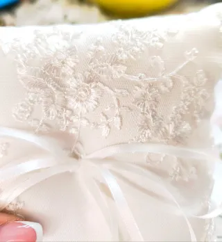 Cojín para anillos de boda blanco