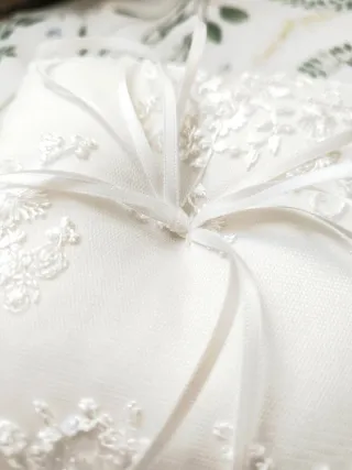 Cojín para anillos de boda blanco