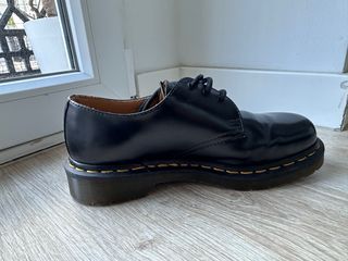 Zapatos Dr. Martens negros.