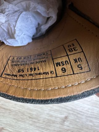 Zapatos Dr. Martens negros.