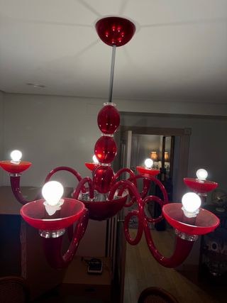 Lámpara de araña roja de cristal