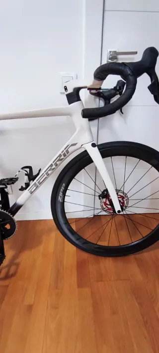 Berria Belador 8.1 TallaL SRAM Rival AXS Zipp 303S