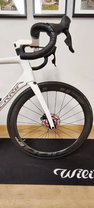 Berria Belador 8.1 TallaL SRAM Rival AXS Zipp 303S