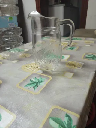 Jarra de agua elegante de cristal