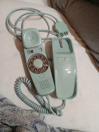 Teléfono antiguo azul verdoso