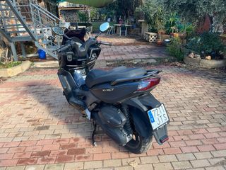 Kymco K-XCT Negra