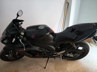 Yamaha R1 Negra mod 2006