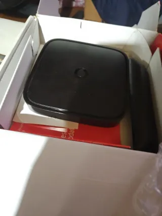 Descodificador Vodafone TV con mando