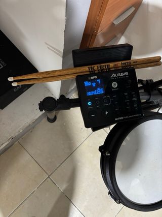 Batería Electrónica Alesis Nitro Max