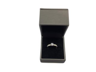 anillo oro 18k con piedra con circonita