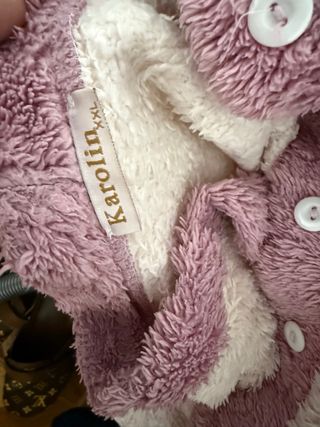 Pijama de peluche con fresas