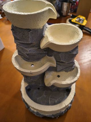 Fuente de Interior Cascada 4 Niveles jarro Efecto Piedra Natural luz LED Colorida, decoración Interior Zen y reposante, Fuente d