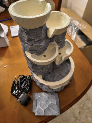 Fuente de Interior Cascada 4 Niveles jarro Efecto Piedra Natural luz LED Colorida, decoración Interior Zen y reposante, Fuente d