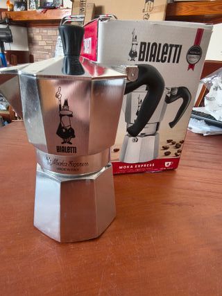 Bialetti - Moka Express: Icónica Cafetera Italiana para Espresso, Auténtico Café Italiano, Cafetera 4 Tazas (190 Ml), Aluminio,