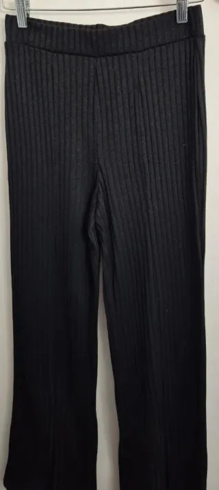 Pantalón negro acanalado abertura Mango