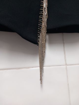 Falda Zara negra XS con pedrería. Valía 29,95€