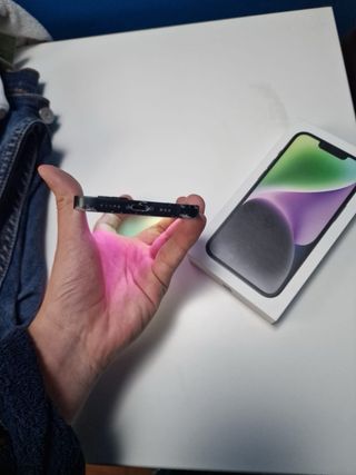 iPhone 14 Azul Marino (Con todos los accesorios)