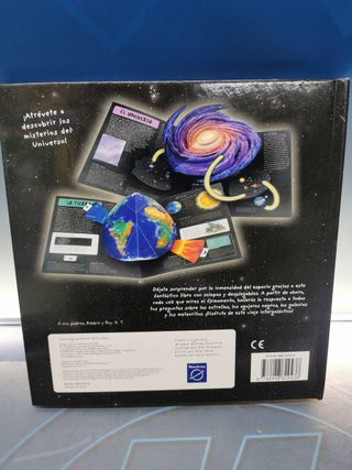 Un viaje a través del espacio en pop-up, un libro en 3D