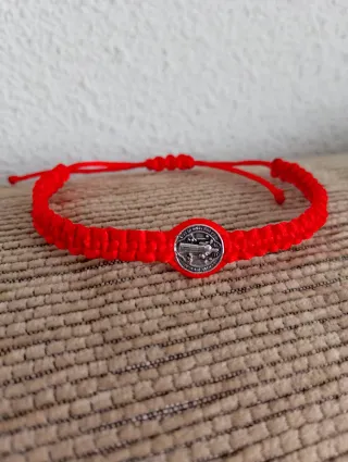 Artesanía: pulseras, pendientes, llaveros