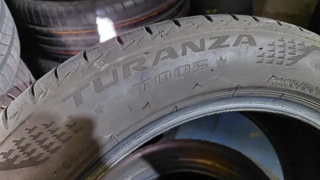 Neumático 225/50/17